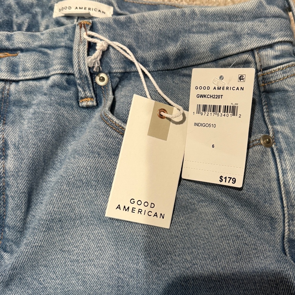 New with tags Good American Weekender jeans